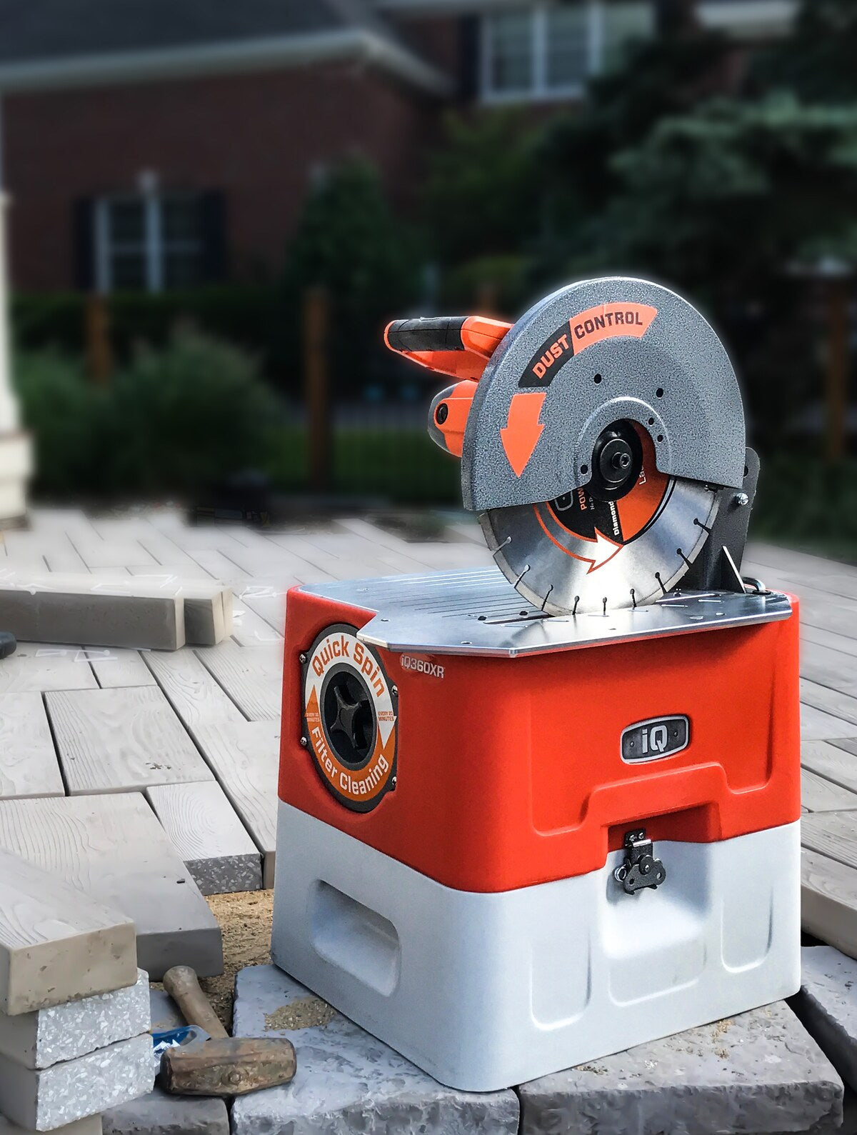 iQ360XR cutting pavers on site